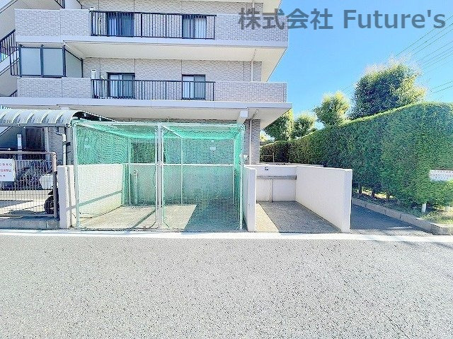 ベルシャトゥ三郷早稲田ルパティオ　中古マンションのその他共用部分|敷地内ゴミ置き場です。