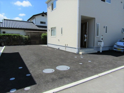 【駐車場】 | クレイドルガーデン笛吹市石和町唐柏第1　3号棟 | 駐車場に車を止められます