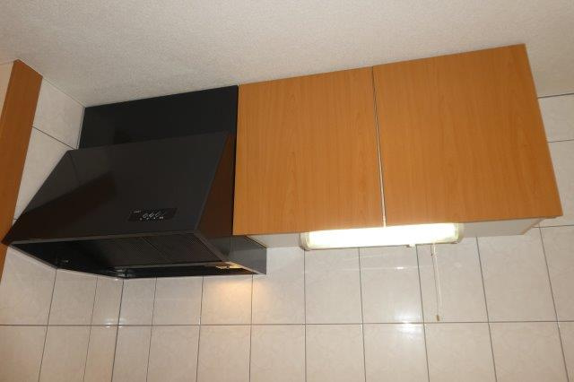 グリーンパレスⅢのキッチン|キッチン上収納