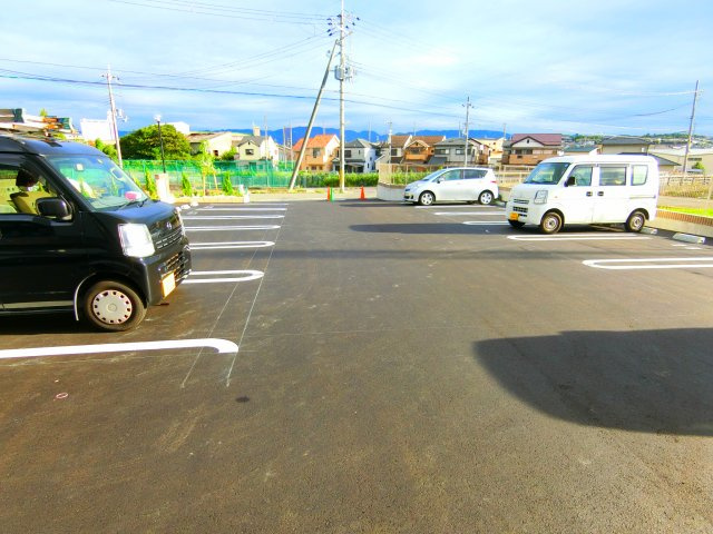 アダジオの駐車場