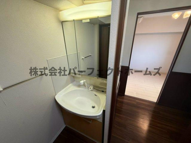 牧野駅前ハイツの独立洗面台|朝の身支度には欠かせない独立洗面化粧台