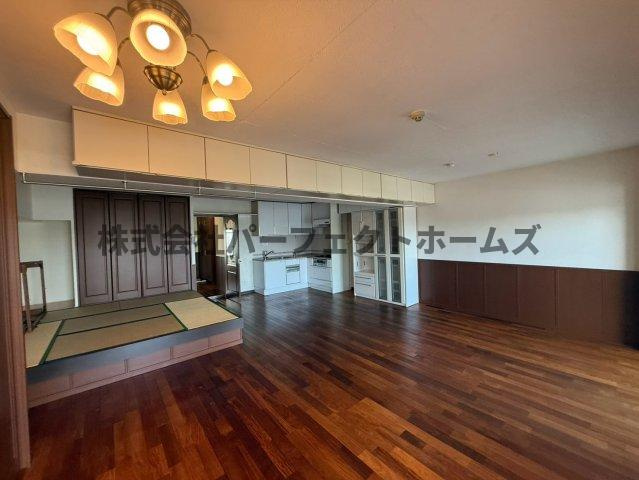 牧野駅前ハイツの居間・リビング