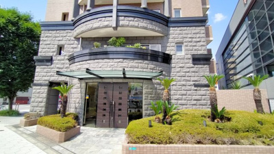 【エントランス】 | アンビエント今里駅前 | エントランスです。レンガ風のおしゃれな外観です。