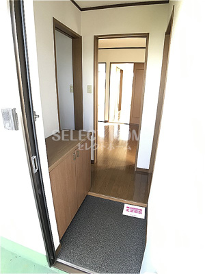 【玄関】 | クレセール・カマタＡ | 収納もある玄関です