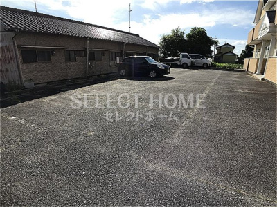 【駐車場】 | クレセール・カマタＡ | 駐車場があるので、車を買う予定の方も安心です