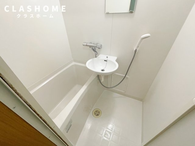 パレスミサカの浴室|同物件の別部屋になります。