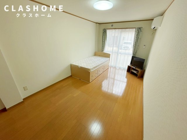 パレスミサカの居間・リビング|同物件の別部屋になります。