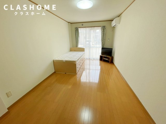 パレスミサカの居間・リビング|同物件の別部屋になります。