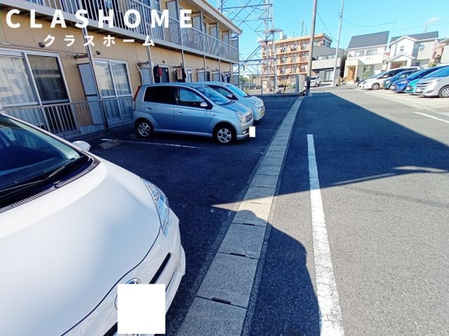 パレスミサカの駐車場