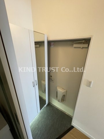 ゼウス梅田アクアの玄関|収納もある玄関です