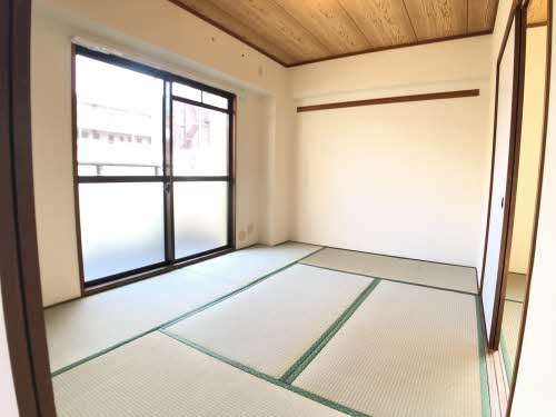 岸和田市土生町２丁目の賃貸マンションの和室|来客時にも便利な和室付き