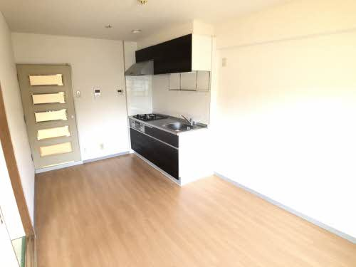 岸和田市土生町２丁目の賃貸マンションの居間・リビング|ゆったり過ごせる居間です