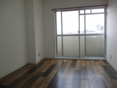 【居間・リビング】 | ココチフォレストgn | ２面採光の明るい洋室です