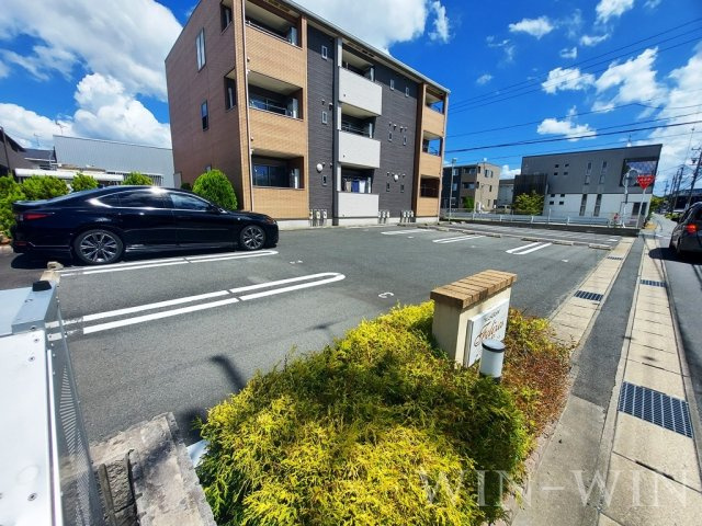 フェリーゼスの駐車場