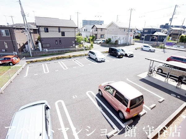 アムールゆめみ野Aの駐車場