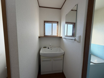 【独立洗面台】 | 小川橋コーポ | 朝の身支度には欠かせない独立洗面化粧台