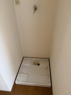 【設備】 | 小川橋コーポ | 室内、洗濯機置き場です