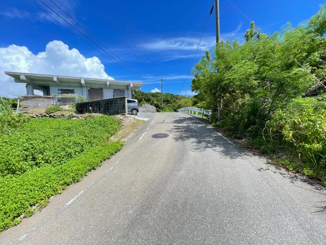 本部町辺名地【リゾート向き売地・3000坪】の前面道路含む現地写真