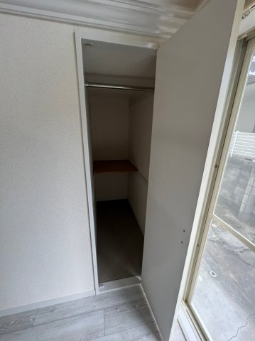 レオパレス北松戸第9の収納|奥行のあるクローゼット