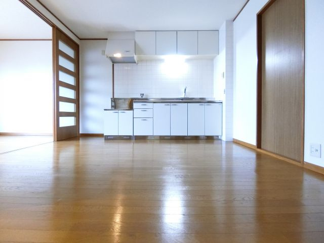 七々色ハイツの居間・リビング