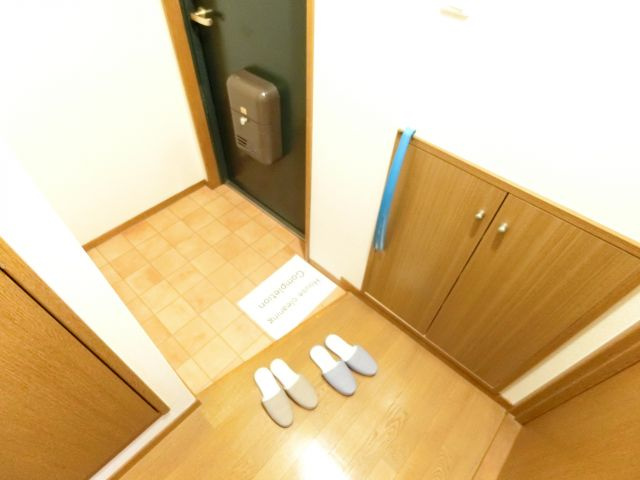 七々色ハイツの玄関
