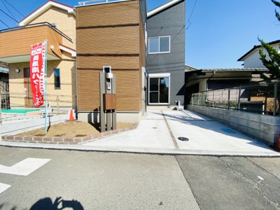 【前面道路含む現地写真】 | ☆３Dウォーク体験版あり！３LDK+玄関土間スペース☆売主直売！仲介手数料不要／藤沢市高倉 | 陽当りの良い明るい南西角地に位置した新築分譲(*'▽')陽当たりGOOOOD！！！