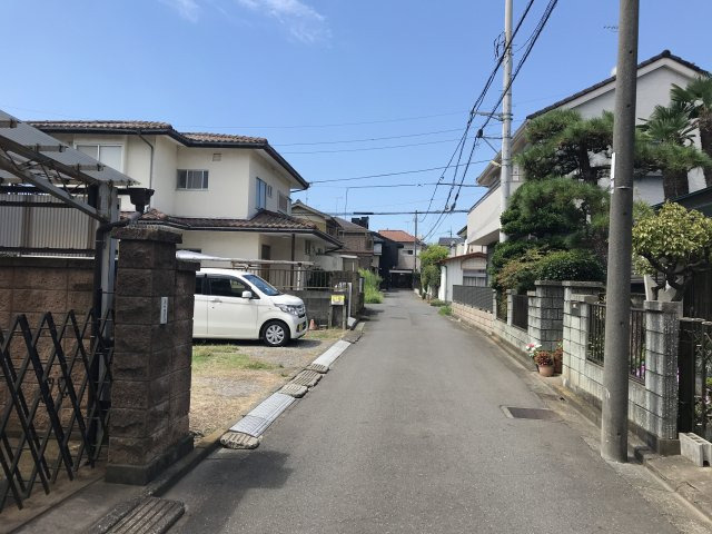鴻巣市人形３丁目の売地の前面道路含む現地写真