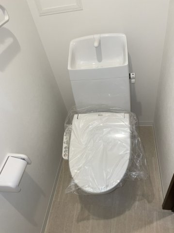 高石市東羽衣３丁目の賃貸マンションのトイレ|コンパクトで使いやすいトイレです