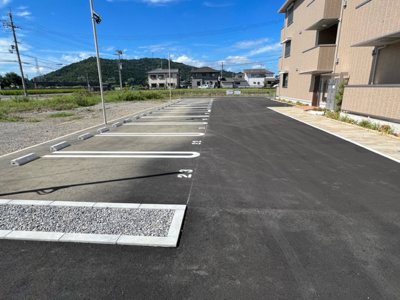 【駐車場】 | LA　VILLA　A棟