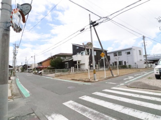 【前面道路含む現地写真】