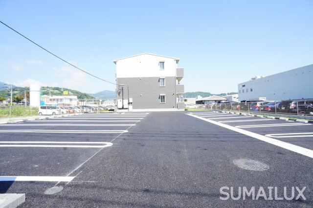 アンジューノ上代　Ａ棟の駐車場