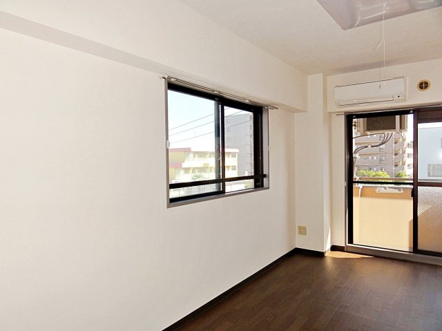 ライオンズマンション河辺第2の洋室