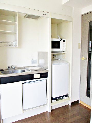 ライオンズマンション河辺第2のキッチン|ミニ冷蔵庫、給湯器、電子レンジを新設・新品交換！