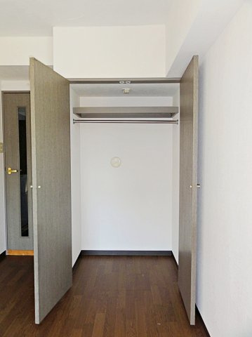 ライオンズマンション河辺第2の収納|洋室の収納