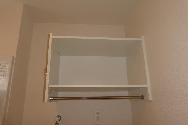 モデレート．Ｋの洗面所|洗濯機上棚