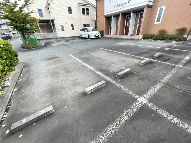 KブランシェCの駐車場