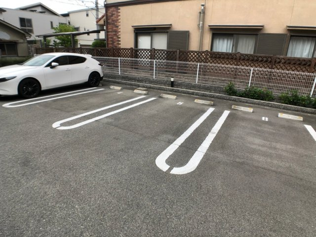 クレバーハウスの駐車場