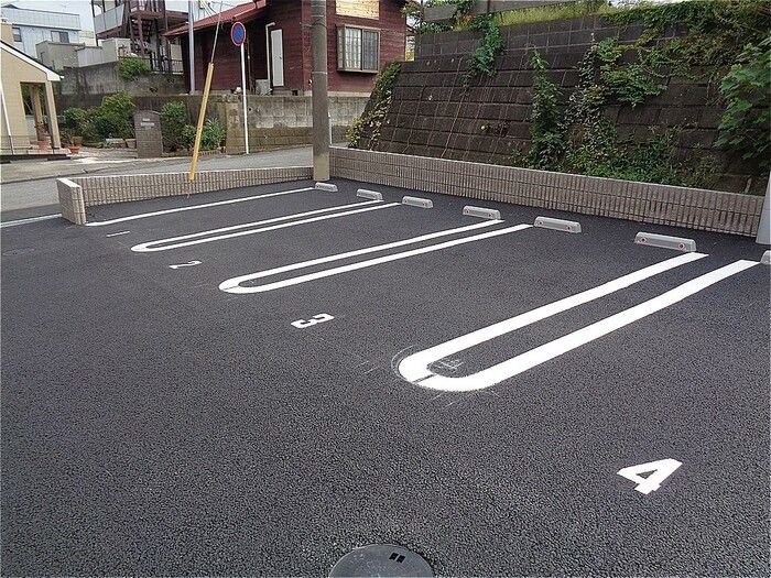 ブリスガーデンの駐車場