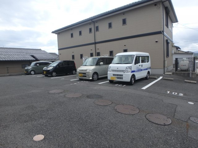 サンライズ・パレス　B棟の駐車場