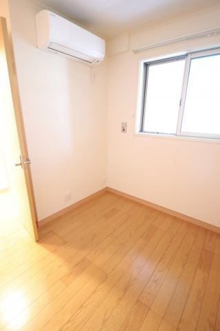 ボナール・カワダの洋室