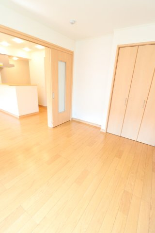 ボナール・カワダの洋室