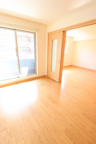 ボナール・カワダの洋室