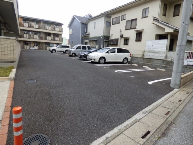 キャッソル嵯峨の駐車場