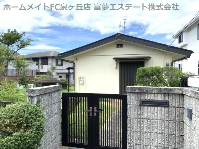 竹城台2丁戸建てのエントランス