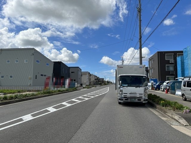 高浜市向山町Ⅳ新築戸建　7号棟の前面道路含む現地写真|高浜市向山町Ⅳ新築分譲住宅前面道路写真です。東側公道約20ｍに接道