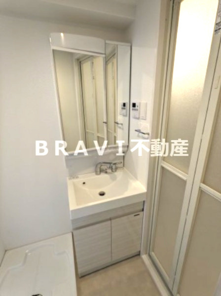 S-RESIDENCE堺筋本町Uno（エスレジデンスサカイスジホンマチウーノ）　BRAVI不動産の独立洗面台|【S-RESIDENCE堺筋本町Uno】独立洗面台、小物を置くことができて便利です