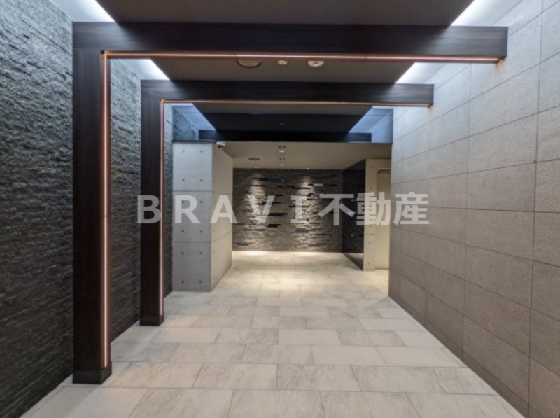 S-RESIDENCE堺筋本町Uno（エスレジデンスサカイスジホンマチウーノ）　BRAVI不動産のロビー|【S-RESIDENCE堺筋本町Uno】おしゃれなロビーです