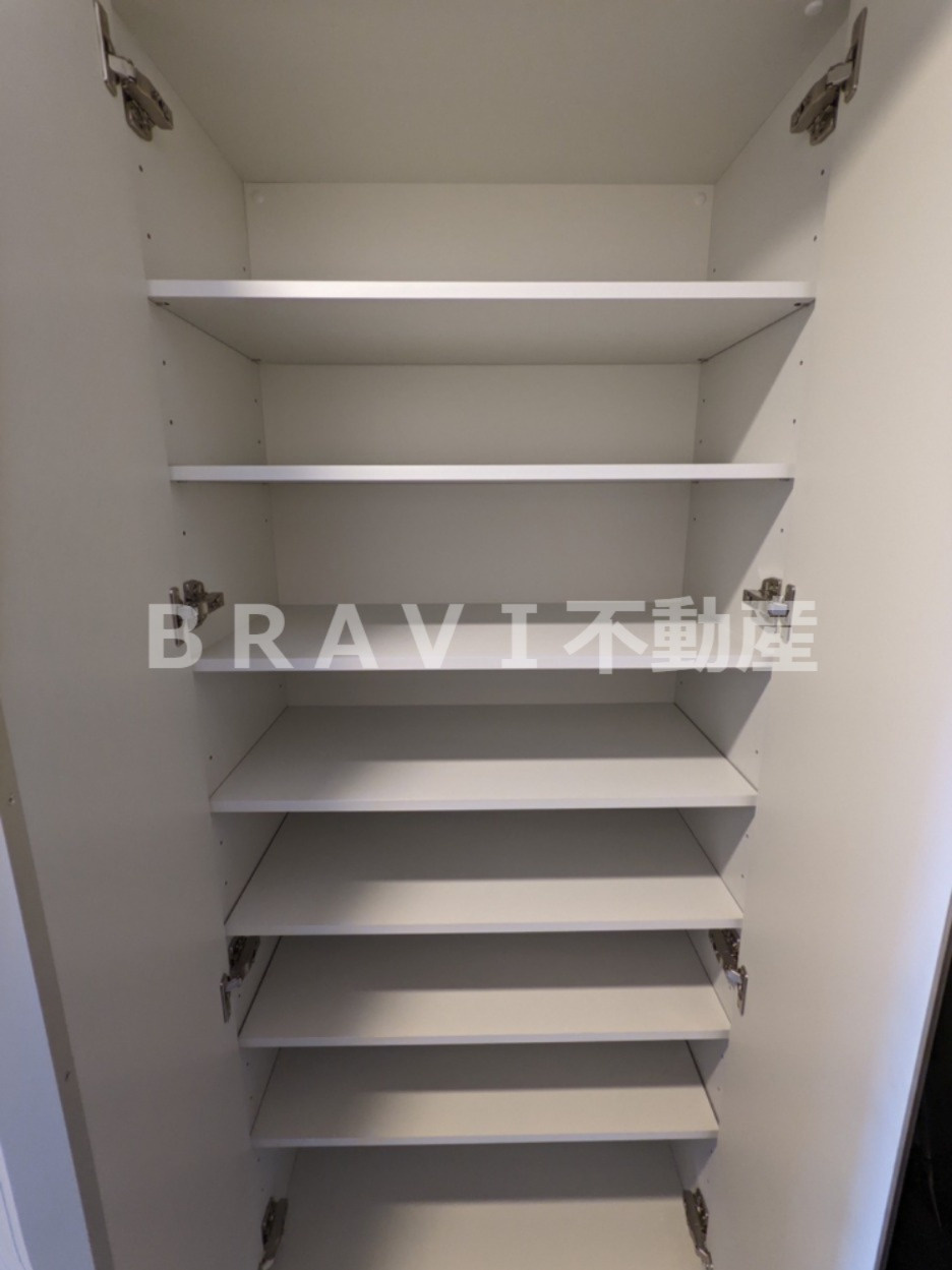 S-RESIDENCE堺筋本町Uno（エスレジデンスサカイスジホンマチウーノ）　BRAVI不動産の玄関|【S-RESIDENCE堺筋本町Uno】明るい玄関です