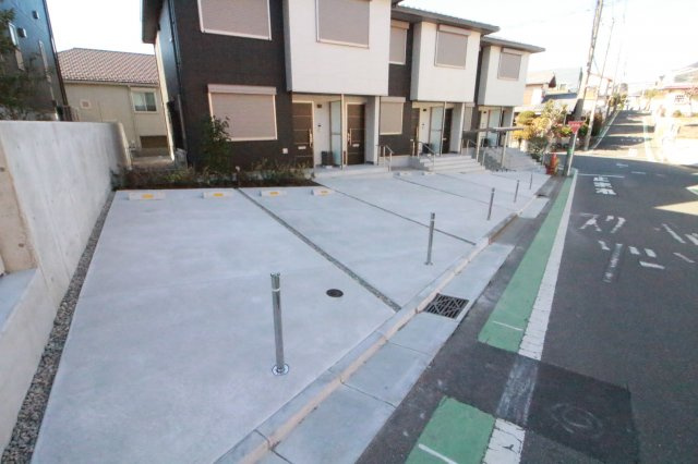 ルミエルAの駐車場