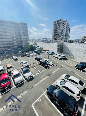 コスモ南福岡ウイングガーデンの駐車場